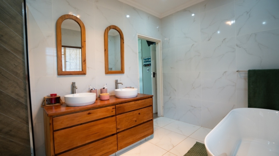 4 Bedroom Property for Sale in Wilkoppies North West